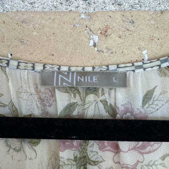 Nile Floral Blouse - Picture 2 of 3